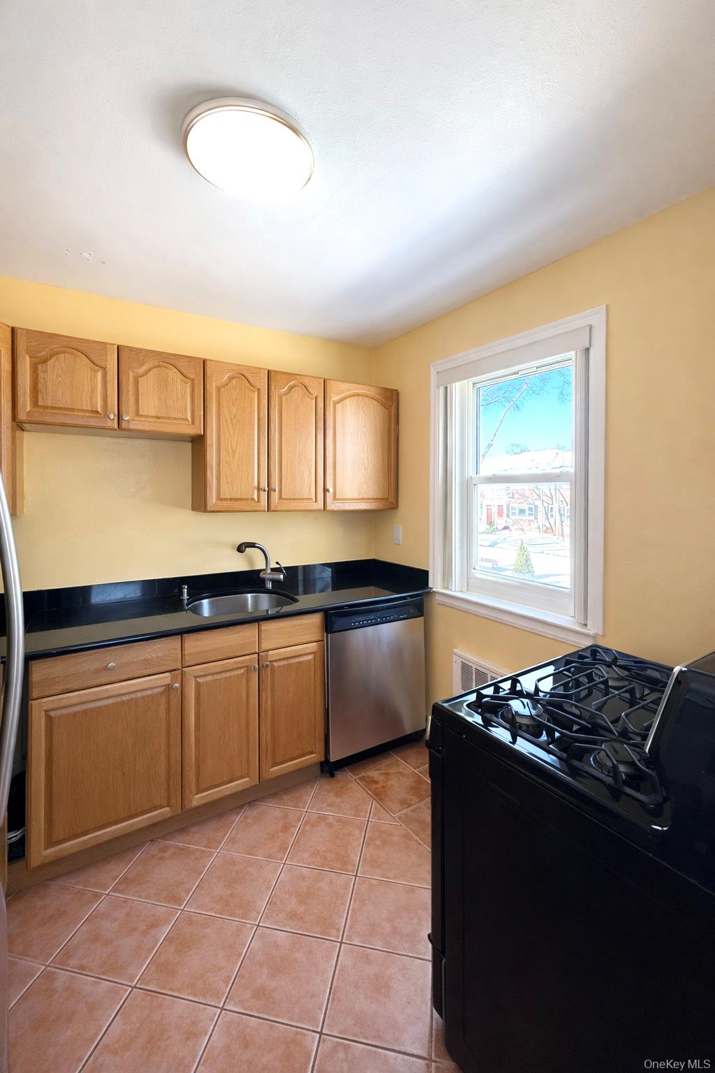 6758 152 Street, Unit B photo 6