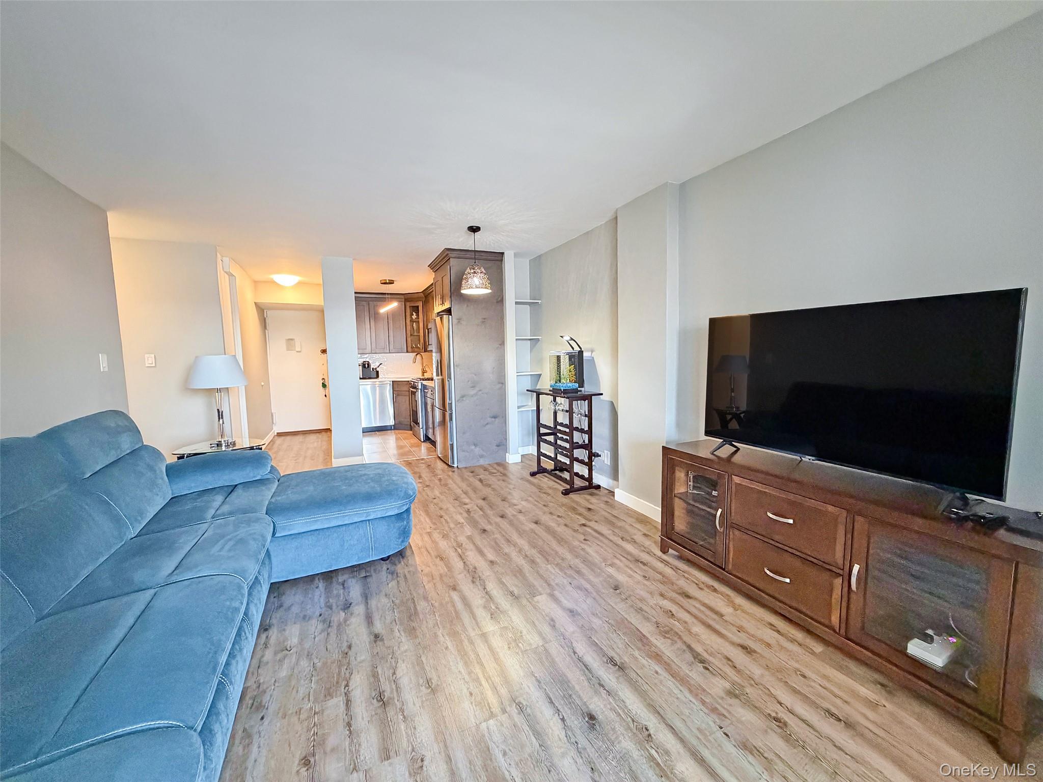 61-20 Grand Central Parkway, Unit A1008 photo 2