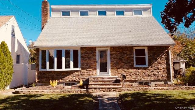 77 Lynton Road – For Sale