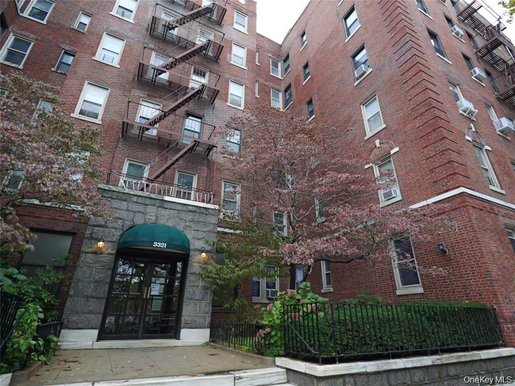 3321 Bruckner Boulevard, Unit 5J photo 2