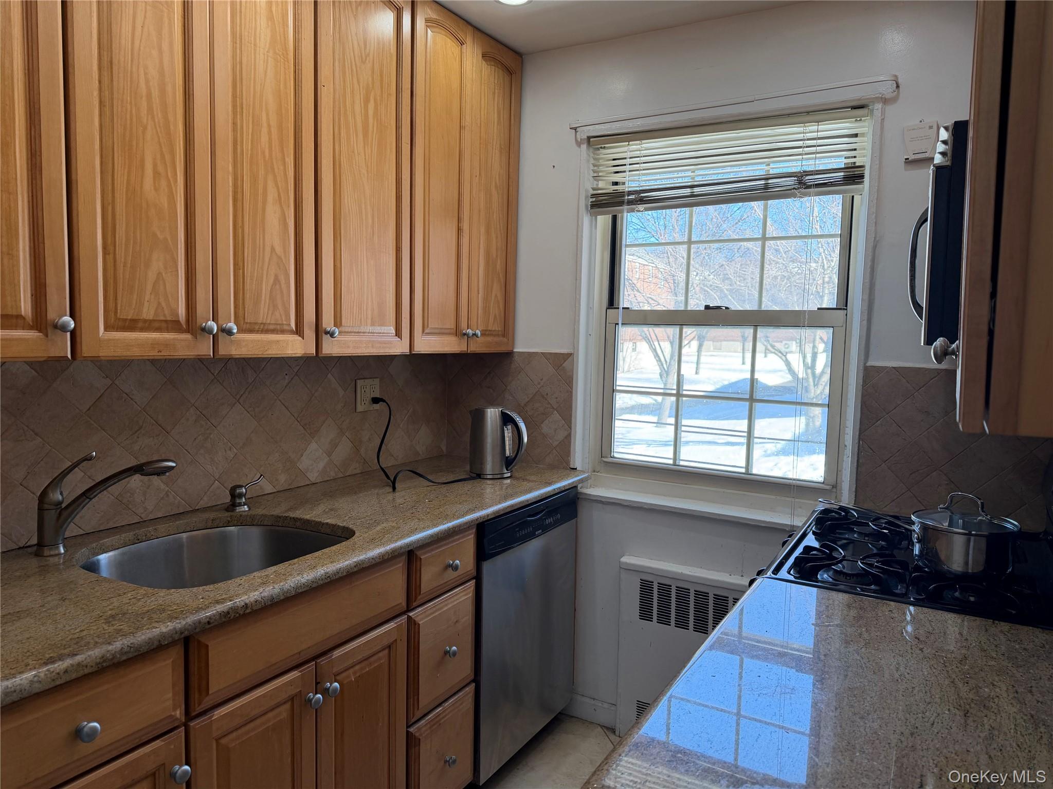 211-19 73 Avenue, Unit 1 photo 2