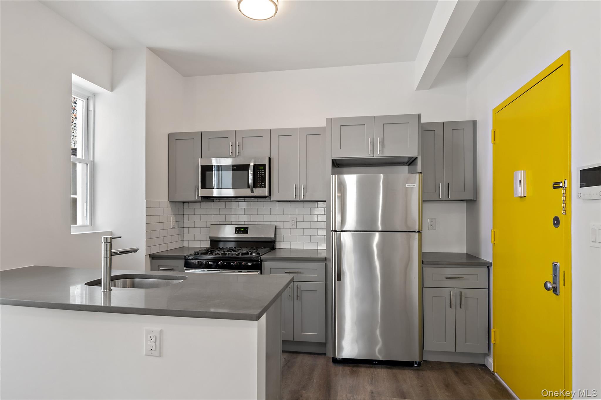 1047 Morris Avenue – For Sale photo 7
