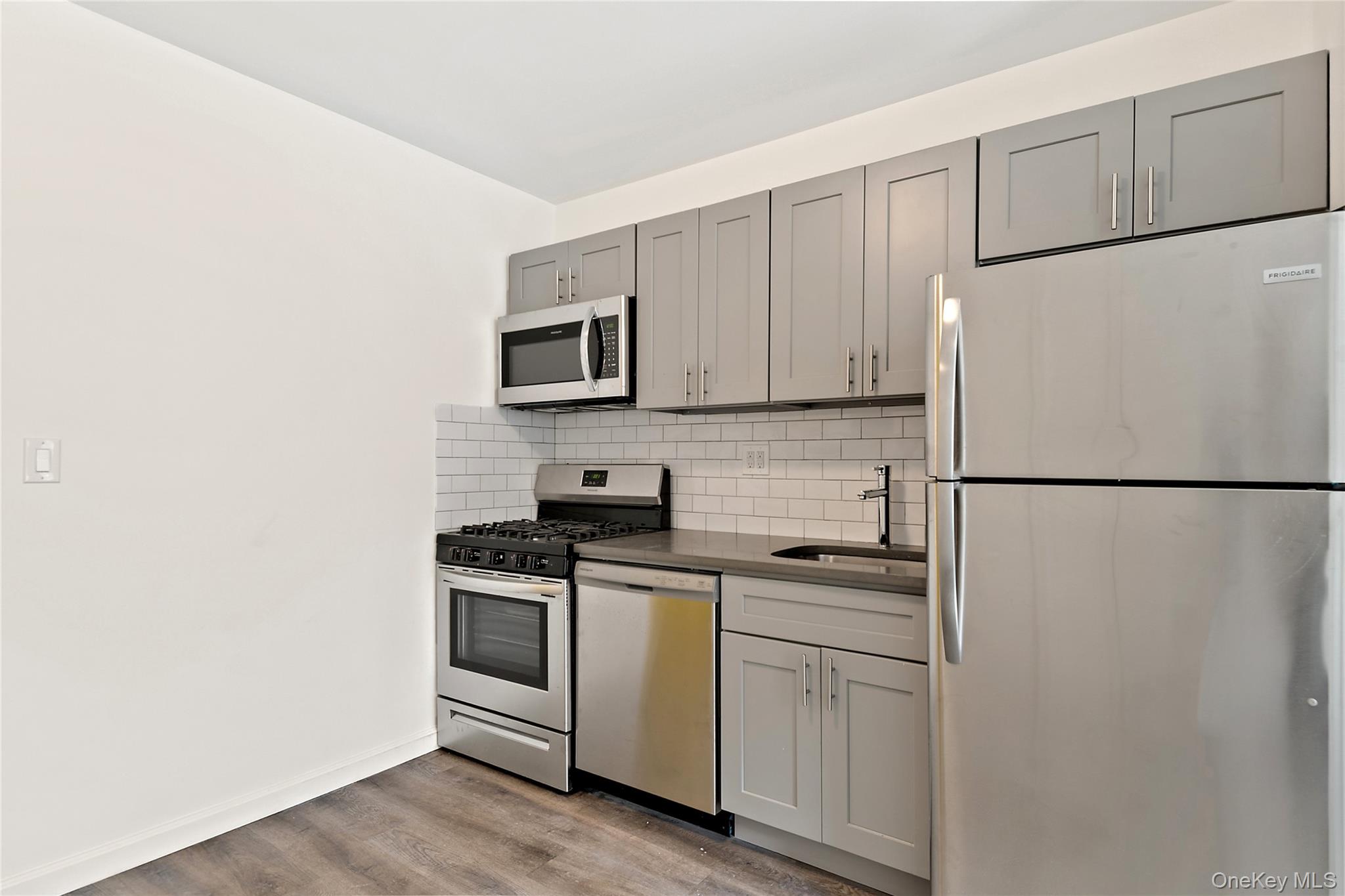 1047 Morris Avenue – For Sale photo 17