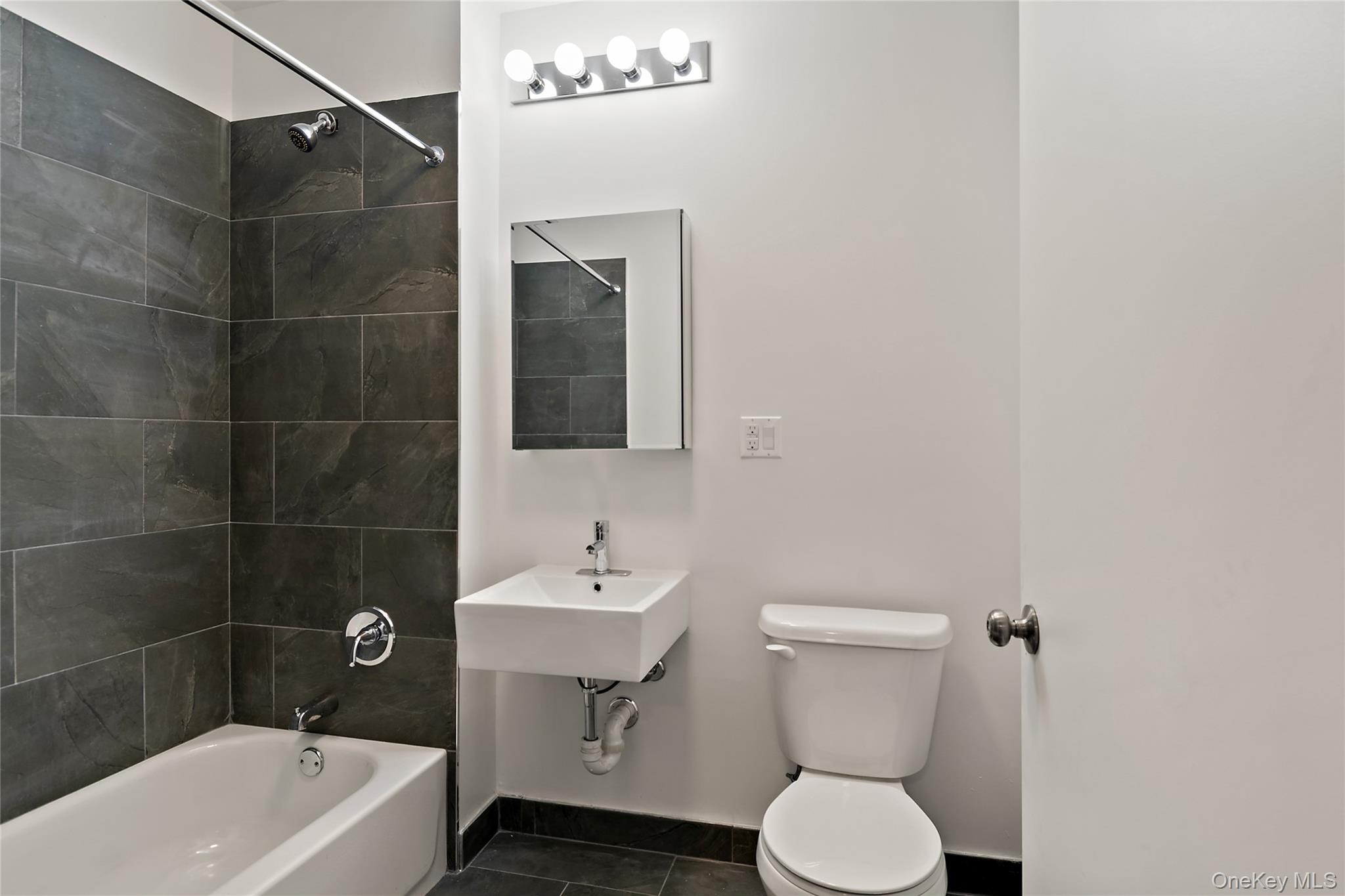 1047 Morris Avenue – For Sale photo 12