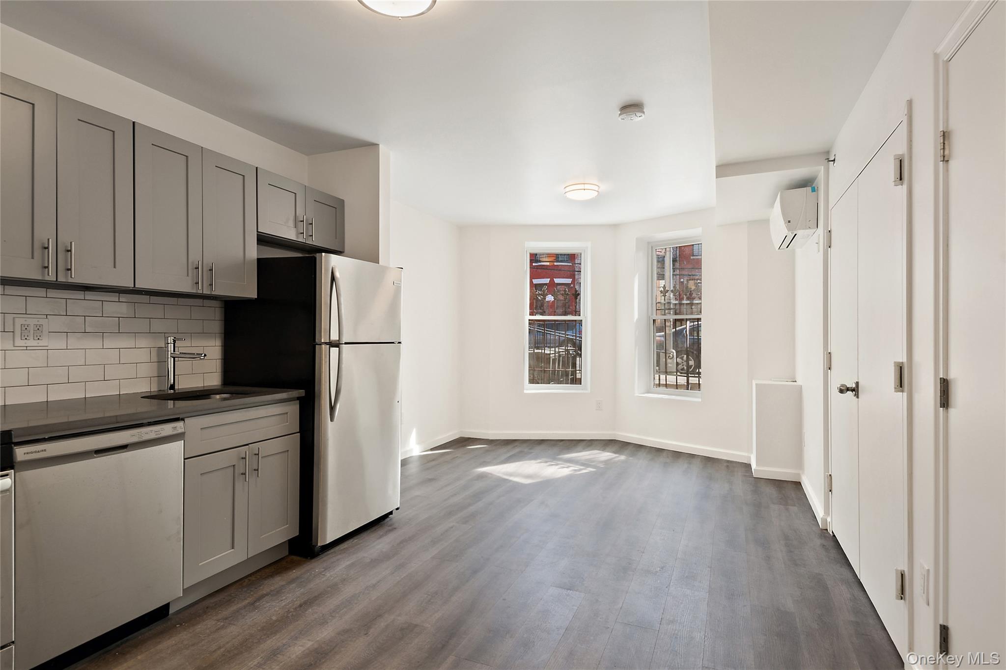 1047 Morris Avenue – For Sale photo 14