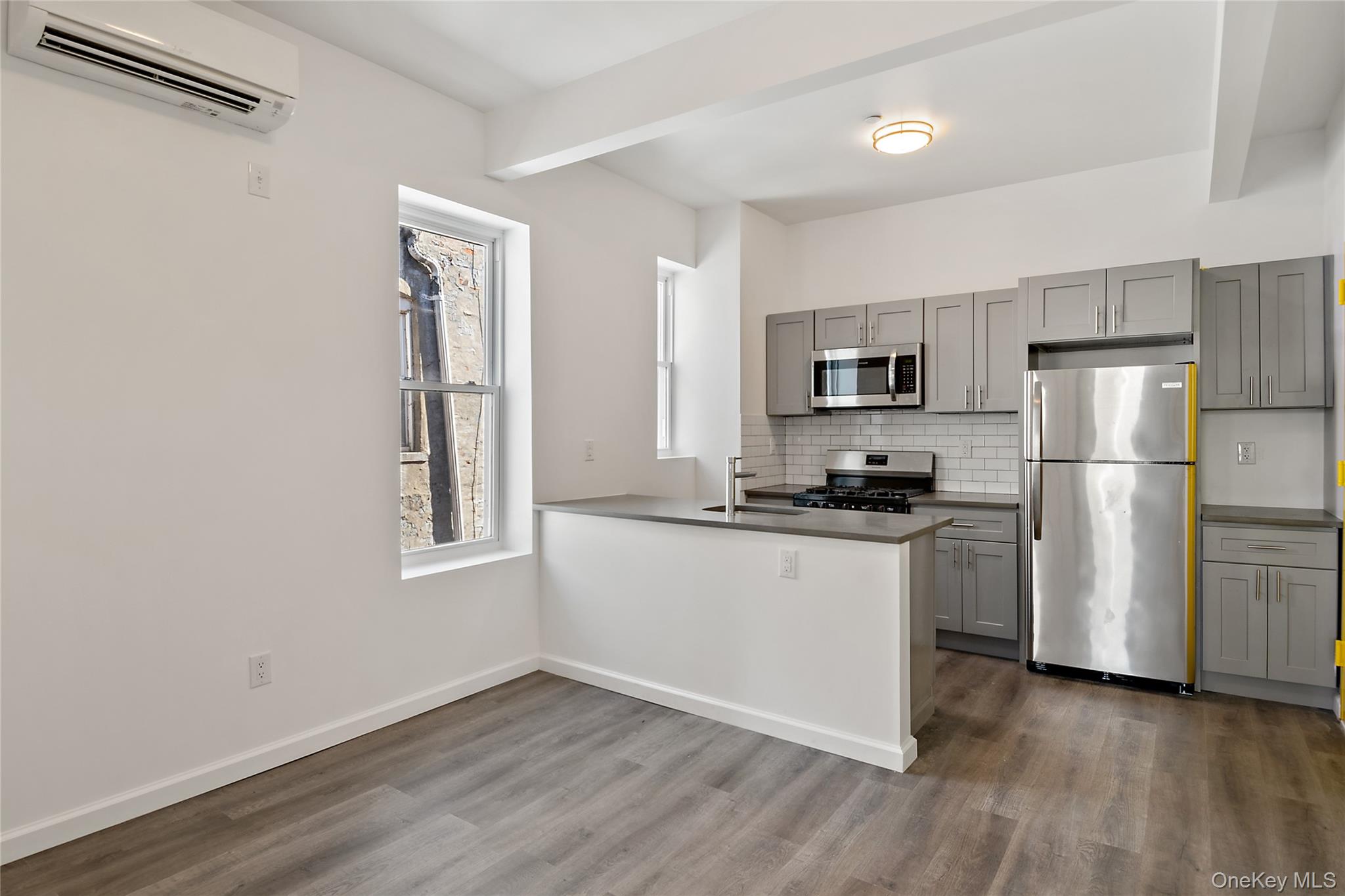 1047 Morris Avenue – For Sale photo 6
