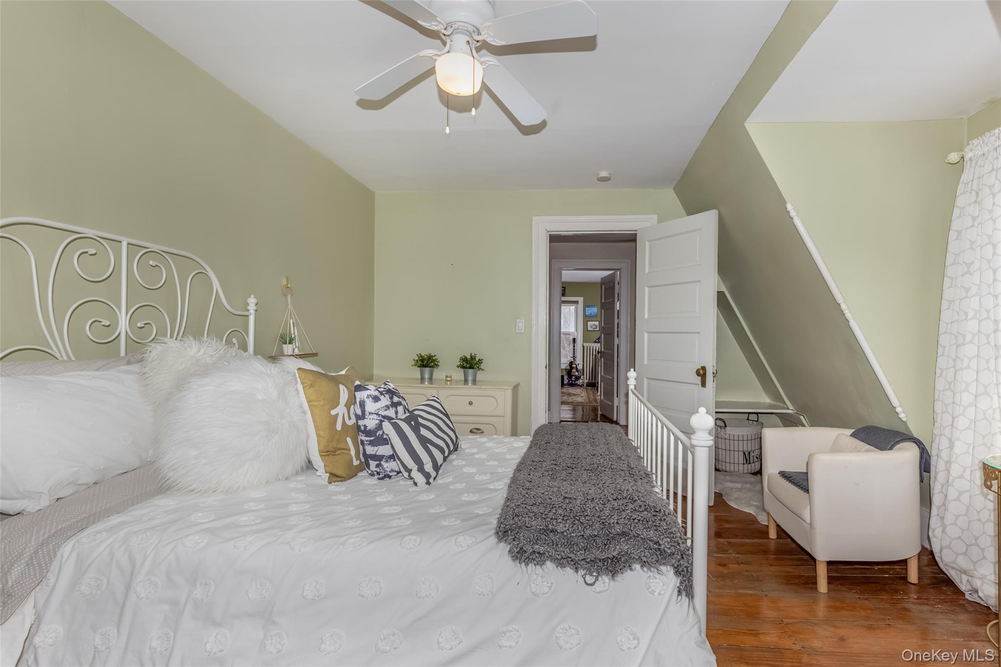 831 WOLCOTT Avenue – For Sale photo 31