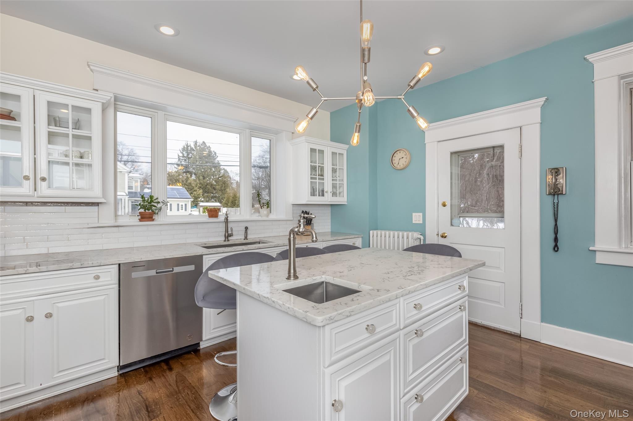 831 WOLCOTT Avenue – For Sale photo 9
