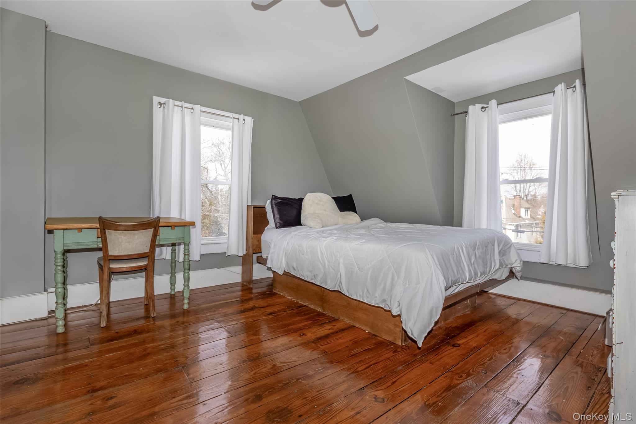 831 WOLCOTT Avenue – For Sale photo 26