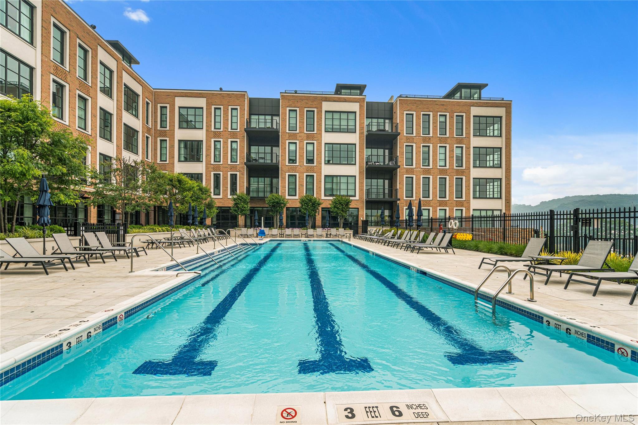100 Garvies Point Road, Unit 1327