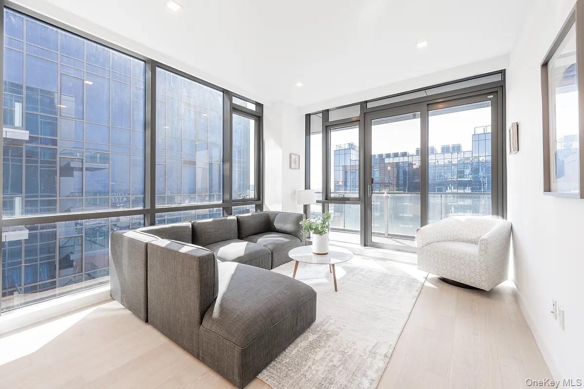 33-66 Farrington Street, Unit 8H photo 3
