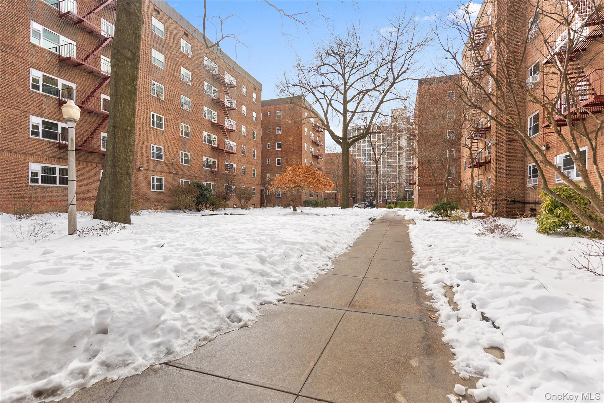 44-59 Kissena Boulevard, Unit 4J photo 7