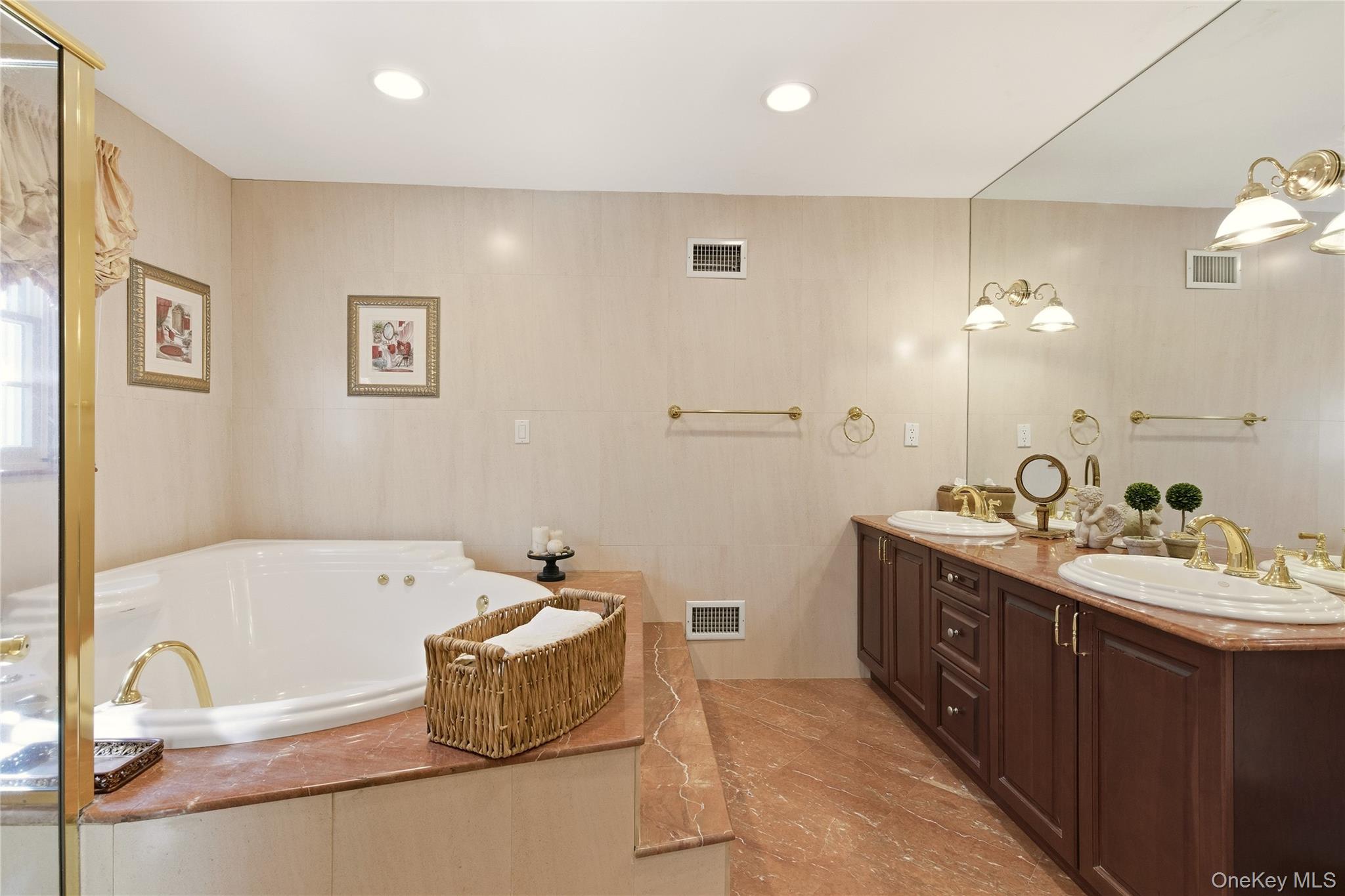 4 Peachtree Lane – For Sale photo 24