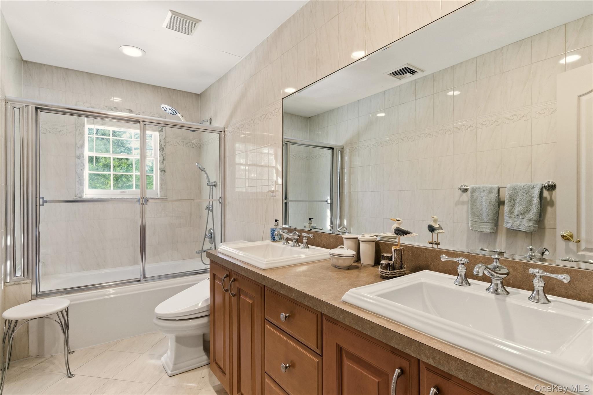 4 Peachtree Lane – For Sale photo 28