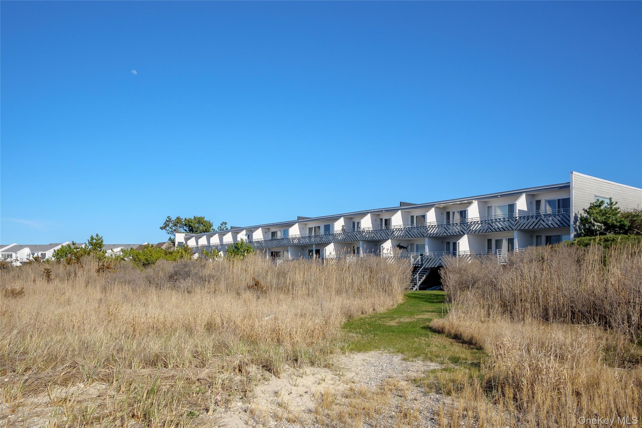 274 Dune Road, Unit 19 photo 16