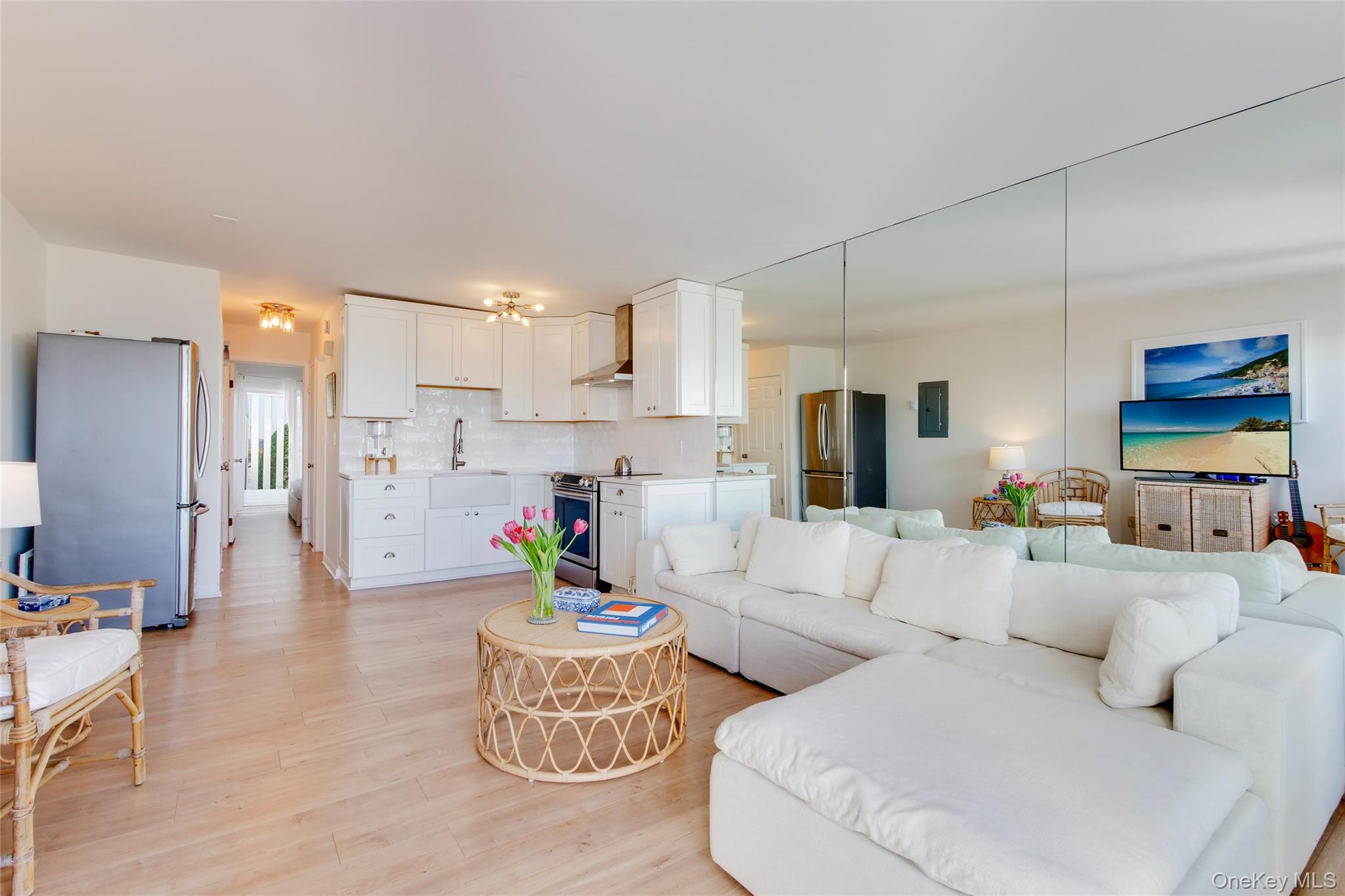 274 Dune Road, Unit 19 photo 3