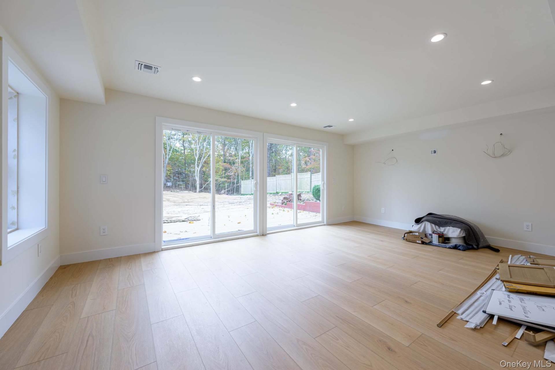28 Bay Avenue W – For Rent photo 12