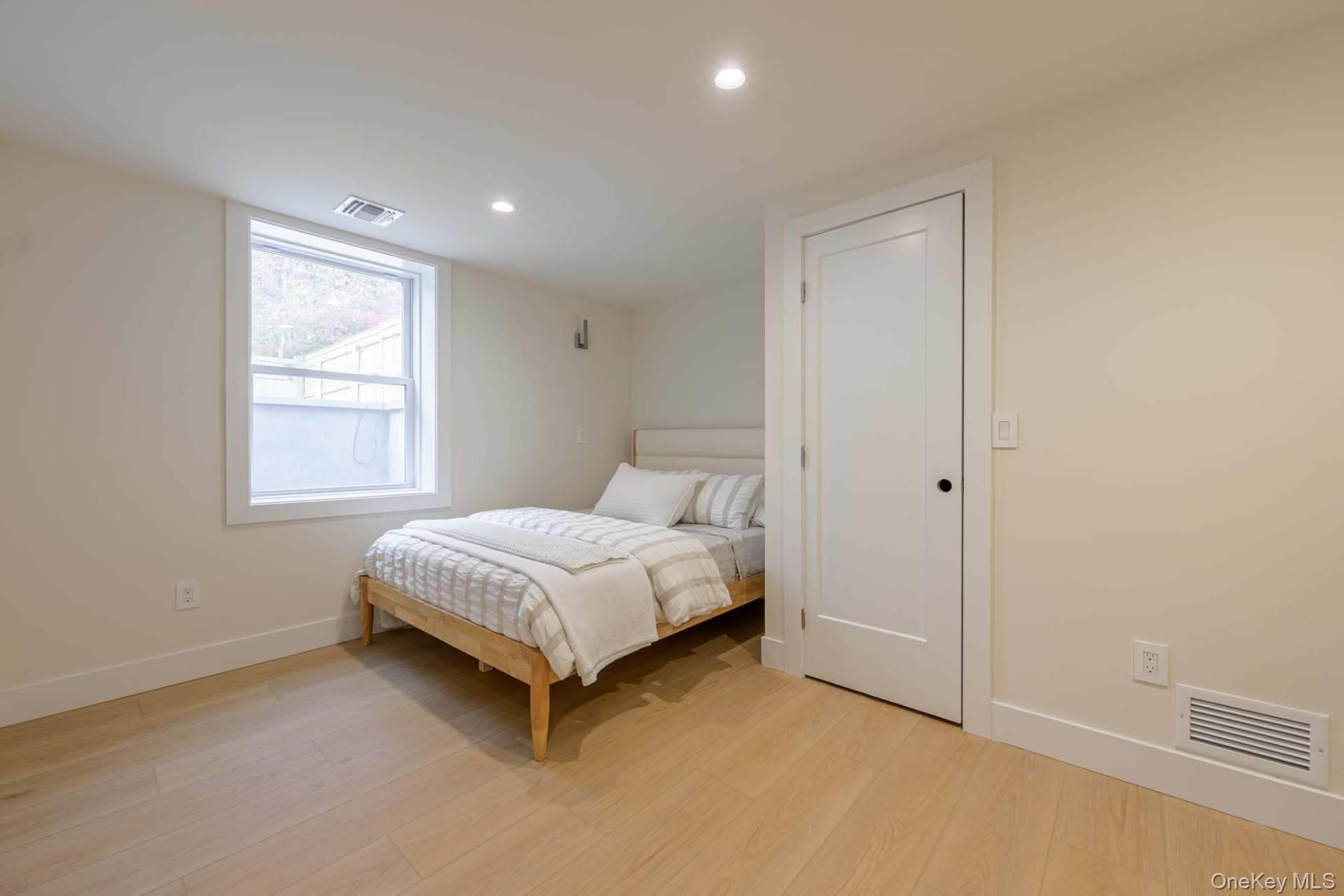 28 Bay Avenue W – For Rent photo 13