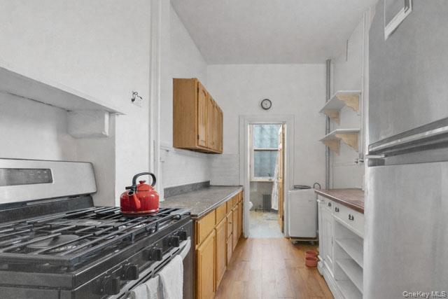 584 Sterling Place – For Sale photo 9