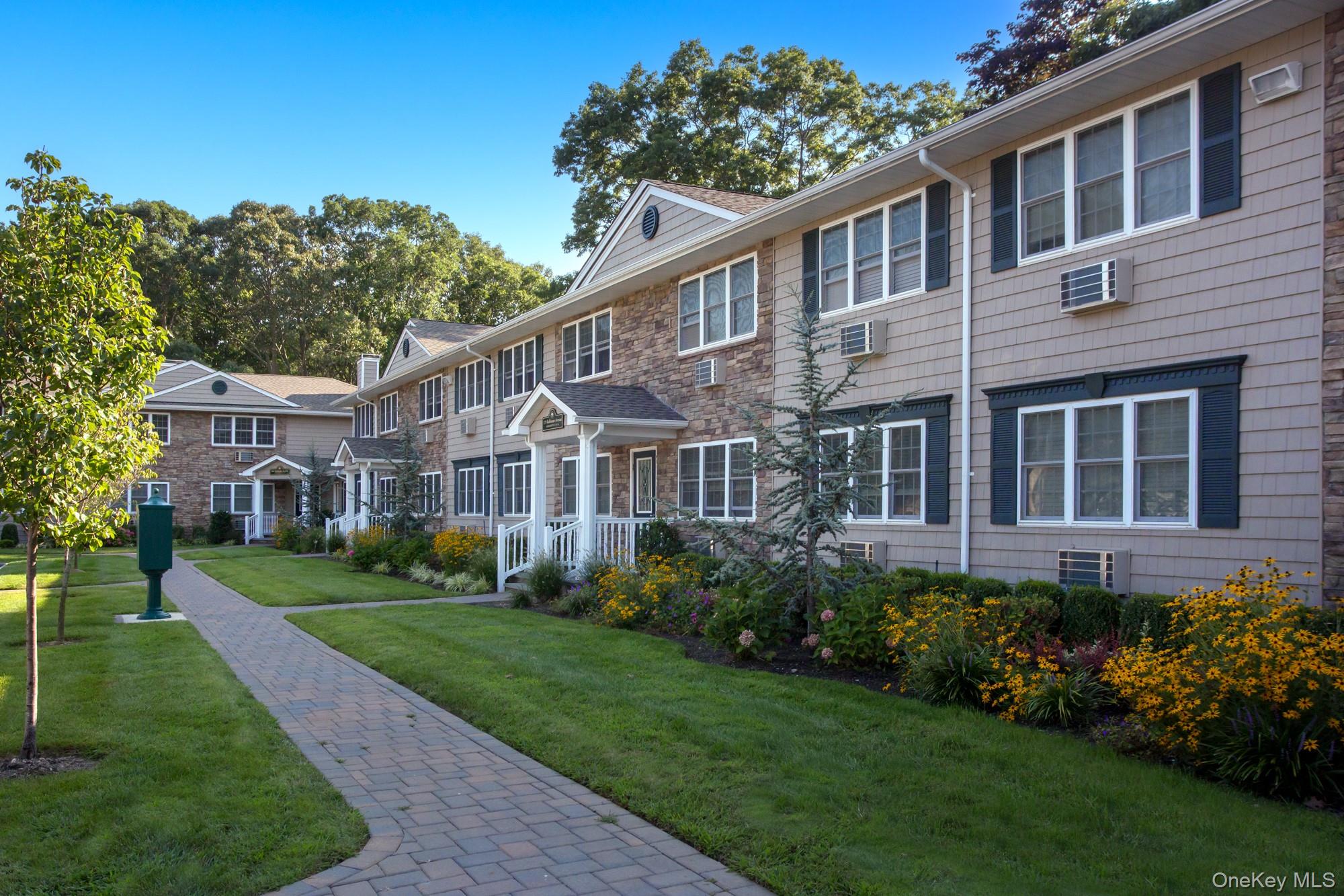 164 Rollstone Avenue, Unit 01