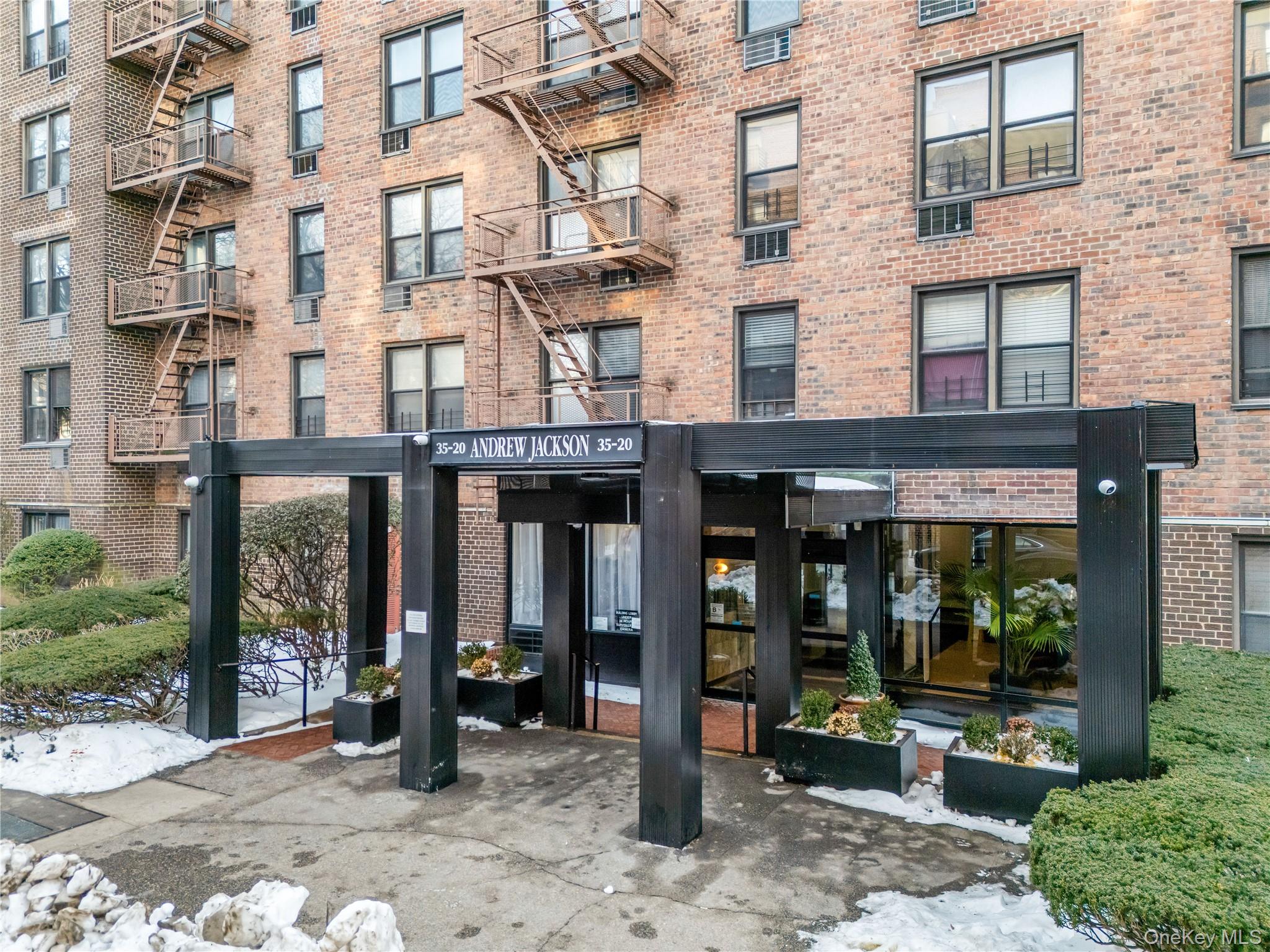 35-20 Leverich St, Unit 209 photo 2