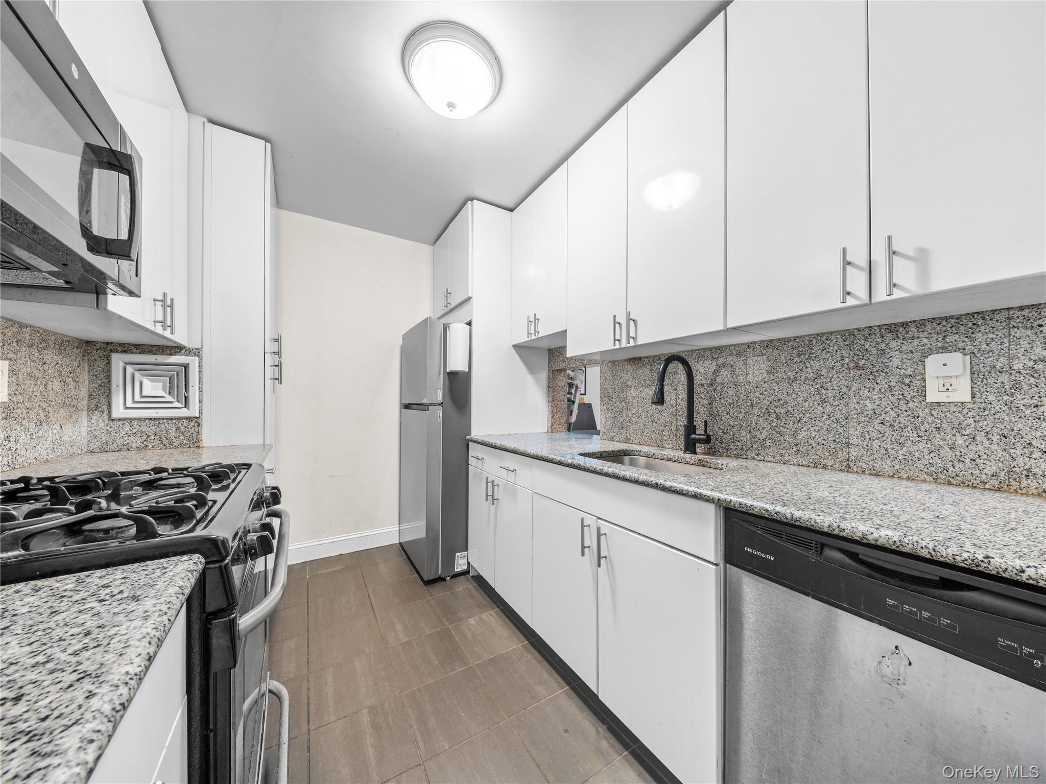 35-20 Leverich St, Unit 209 photo 11
