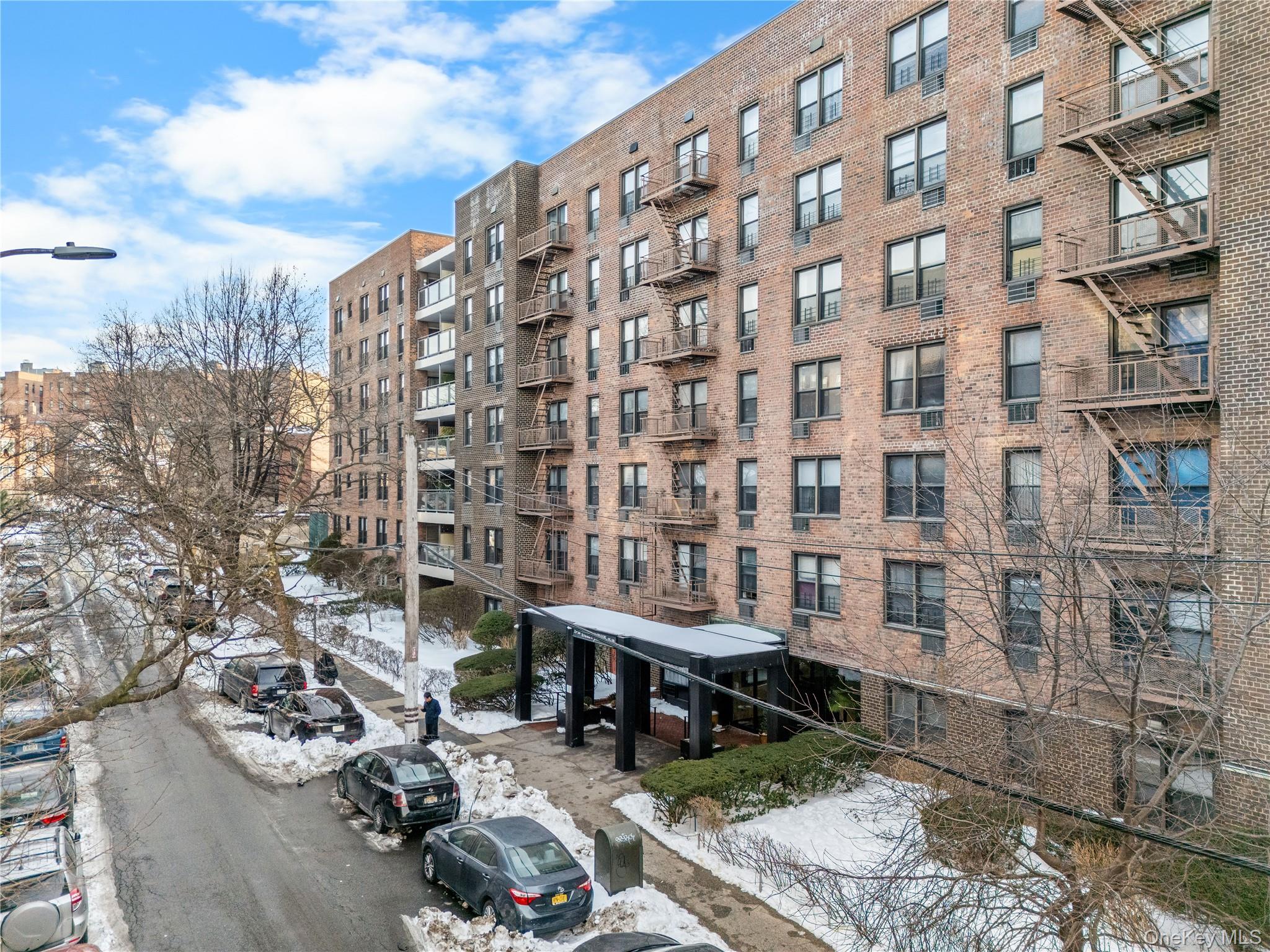 35-20 Leverich St, Unit 209