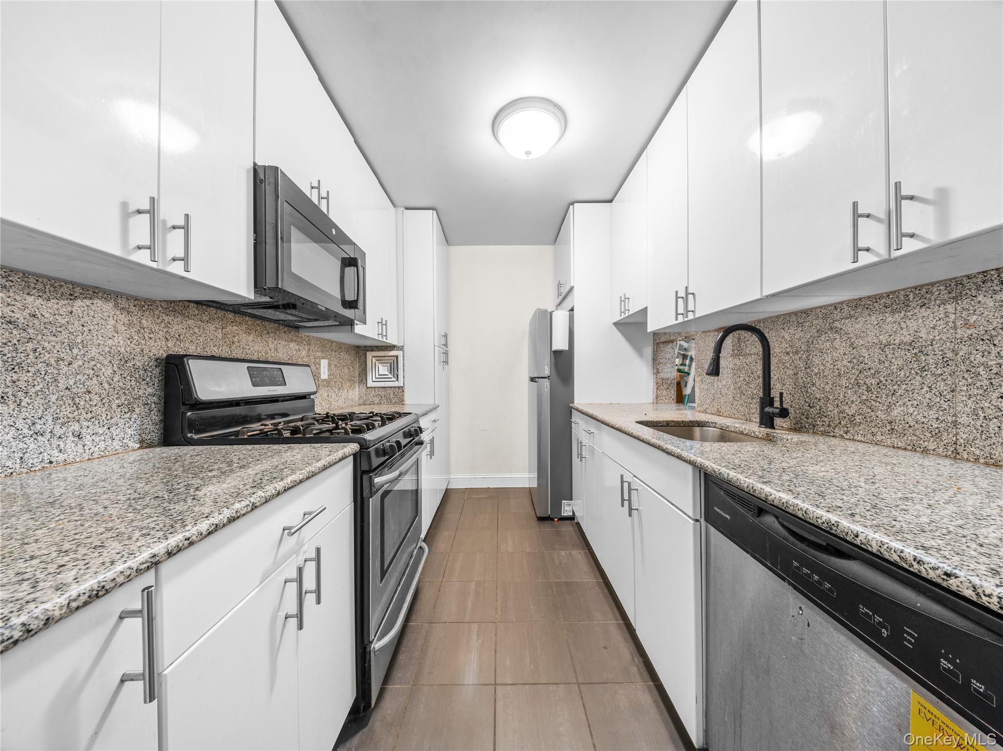 35-20 Leverich St, Unit 209 photo 10