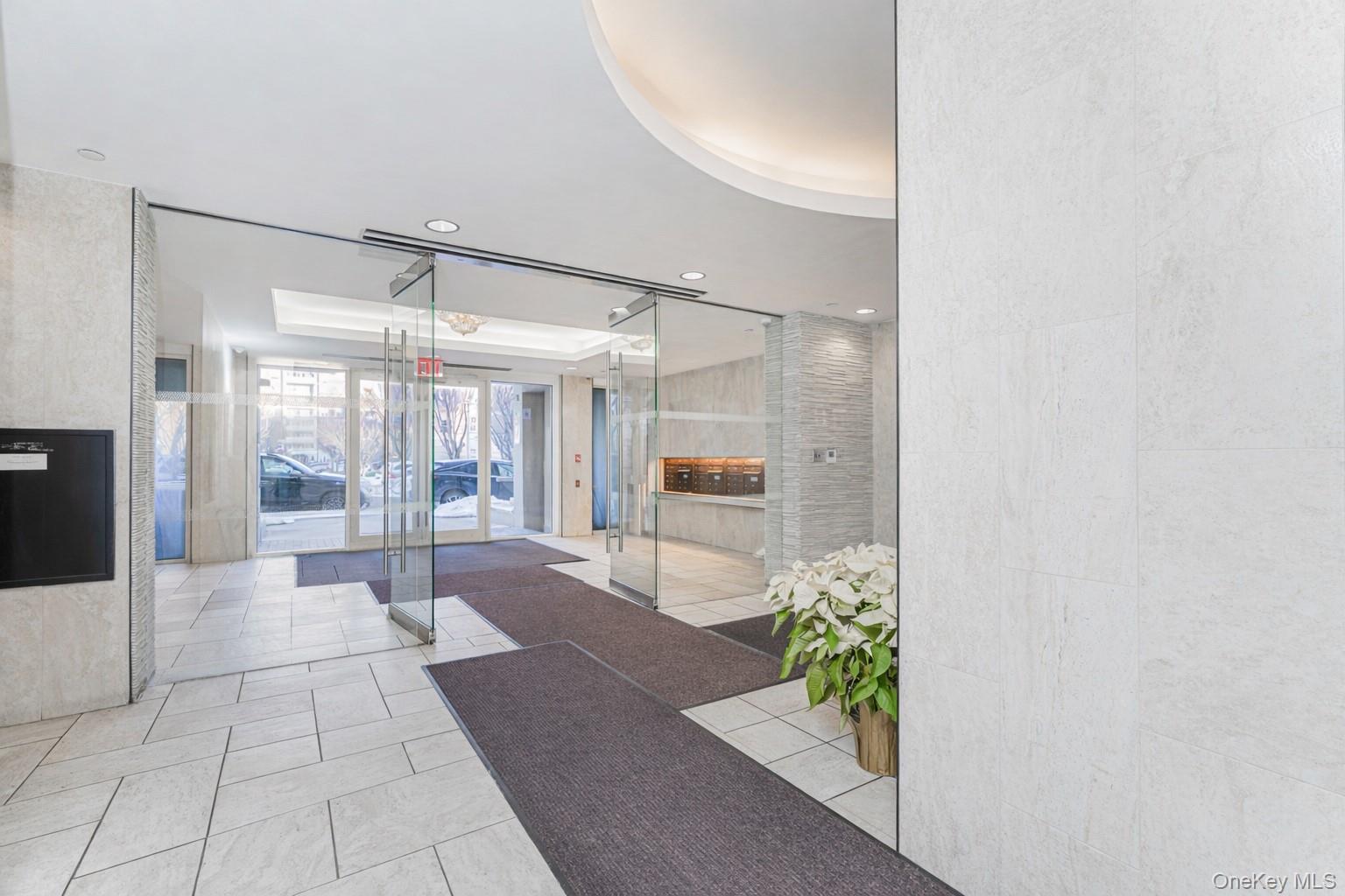 50 Oceana Drive W, Unit 3D photo 3