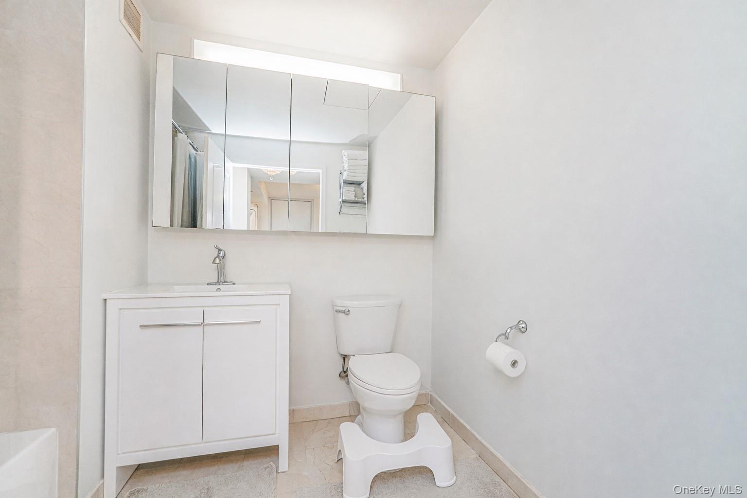 50 Oceana Drive W, Unit 3D photo 15