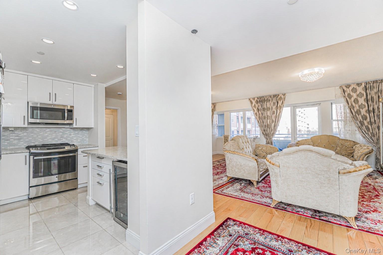 50 Oceana Drive W, Unit 3D photo 8