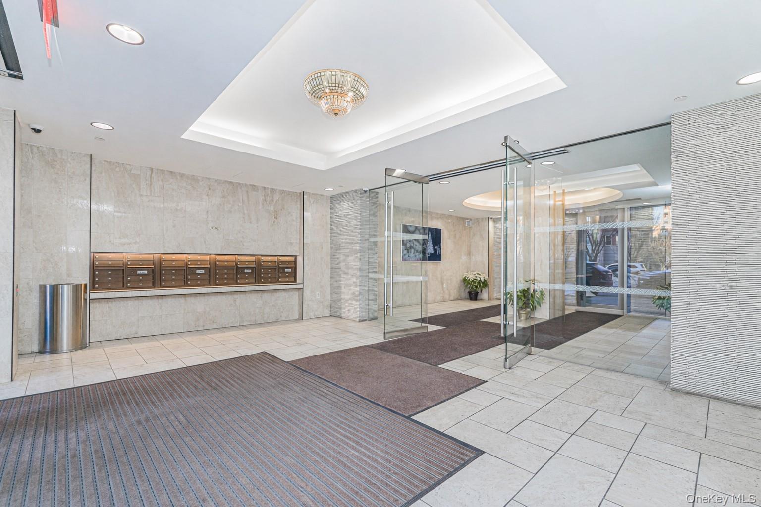 50 Oceana Drive W, Unit 3D photo 2