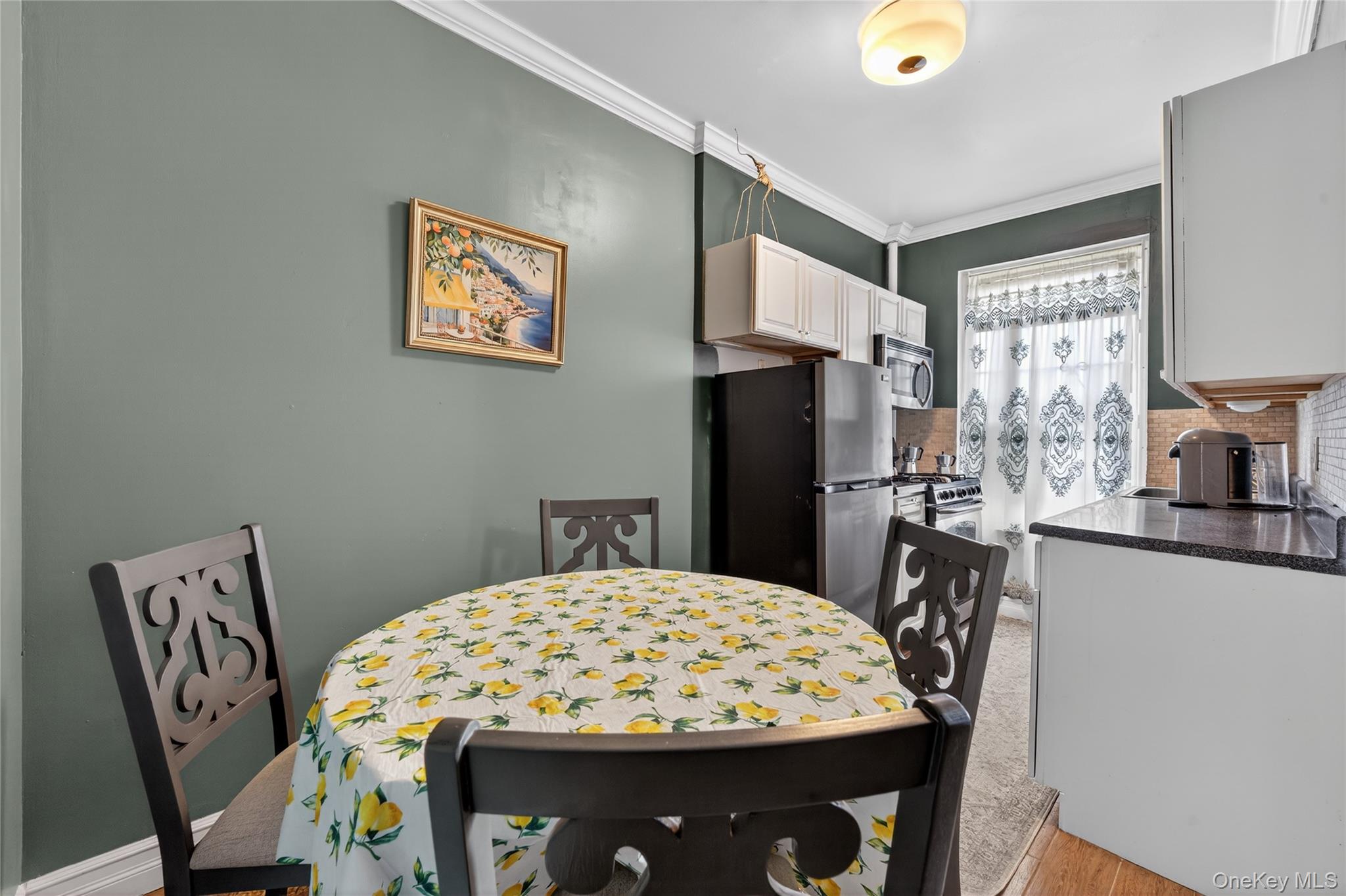 225 Bennett Avenue, Unit 4C photo 6