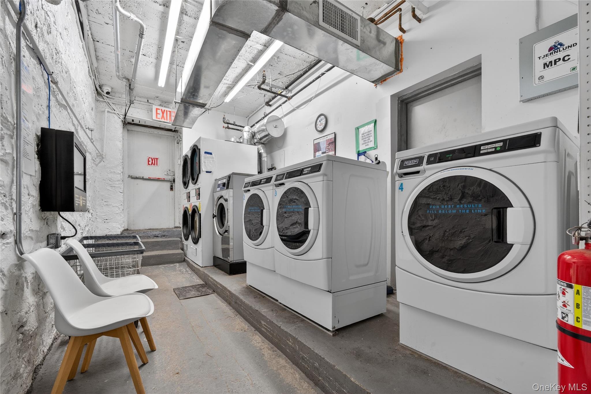 225 Bennett Avenue, Unit 4C photo 16