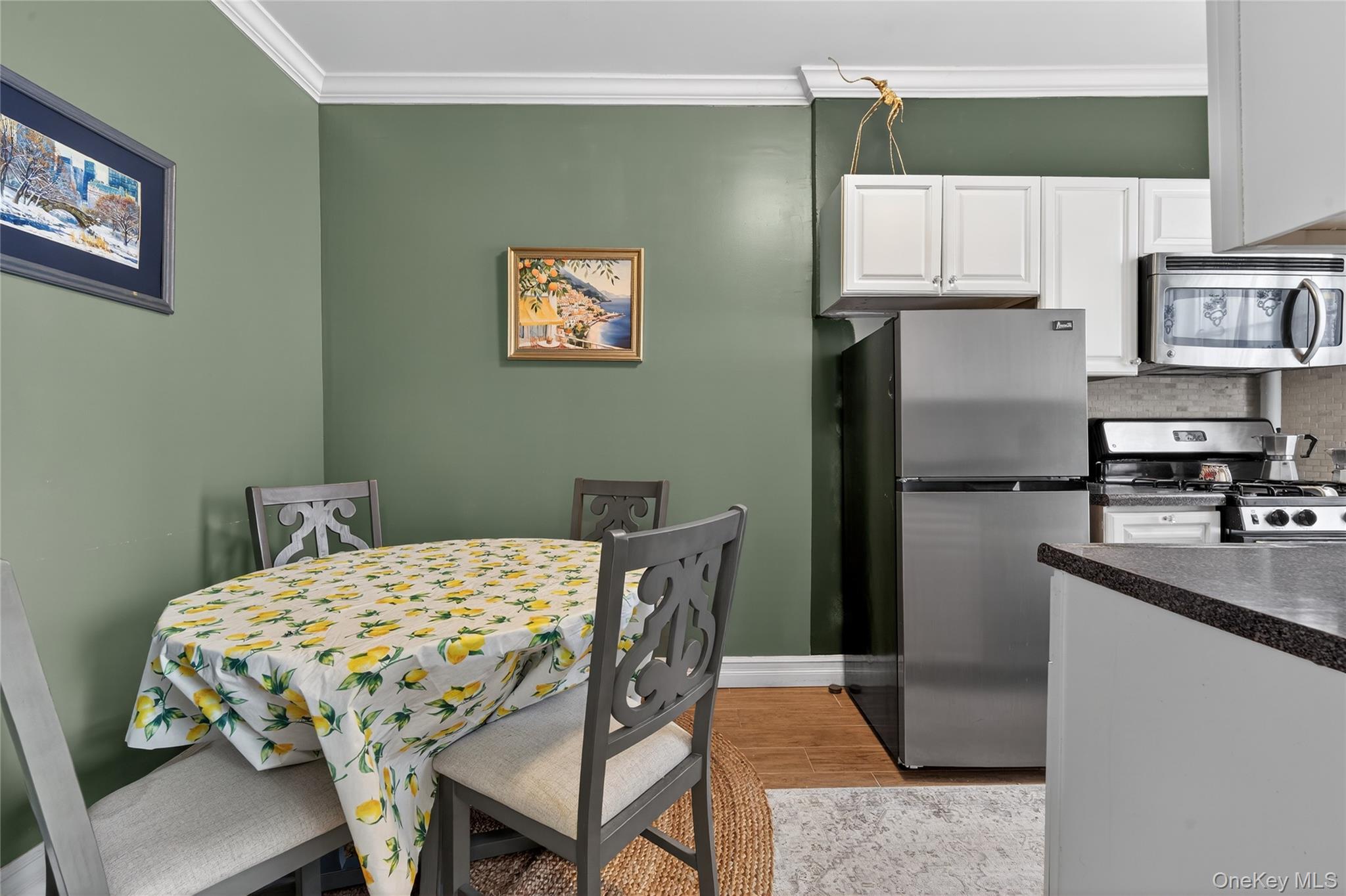 225 Bennett Avenue, Unit 4C photo 5