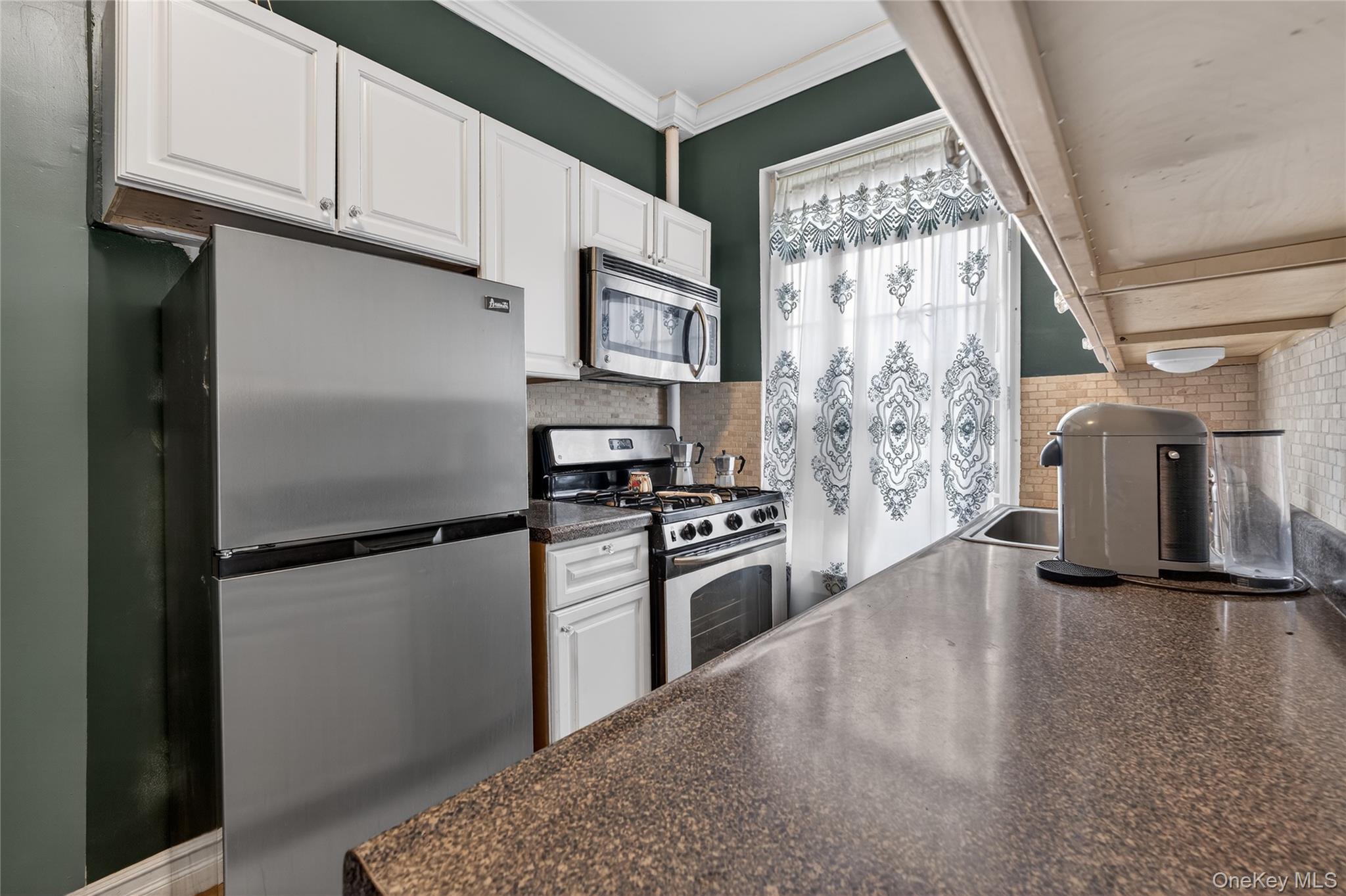 225 Bennett Avenue, Unit 4C photo 9