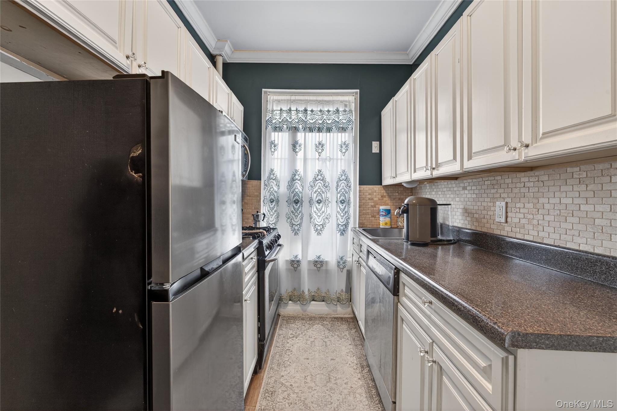 225 Bennett Avenue, Unit 4C photo 7