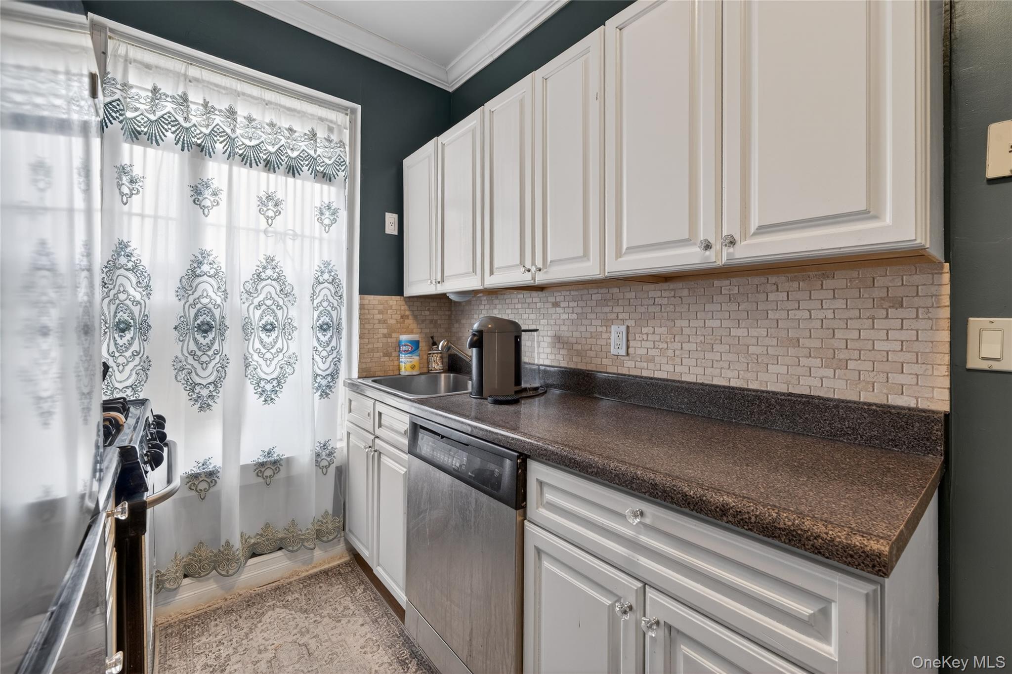 225 Bennett Avenue, Unit 4C photo 8