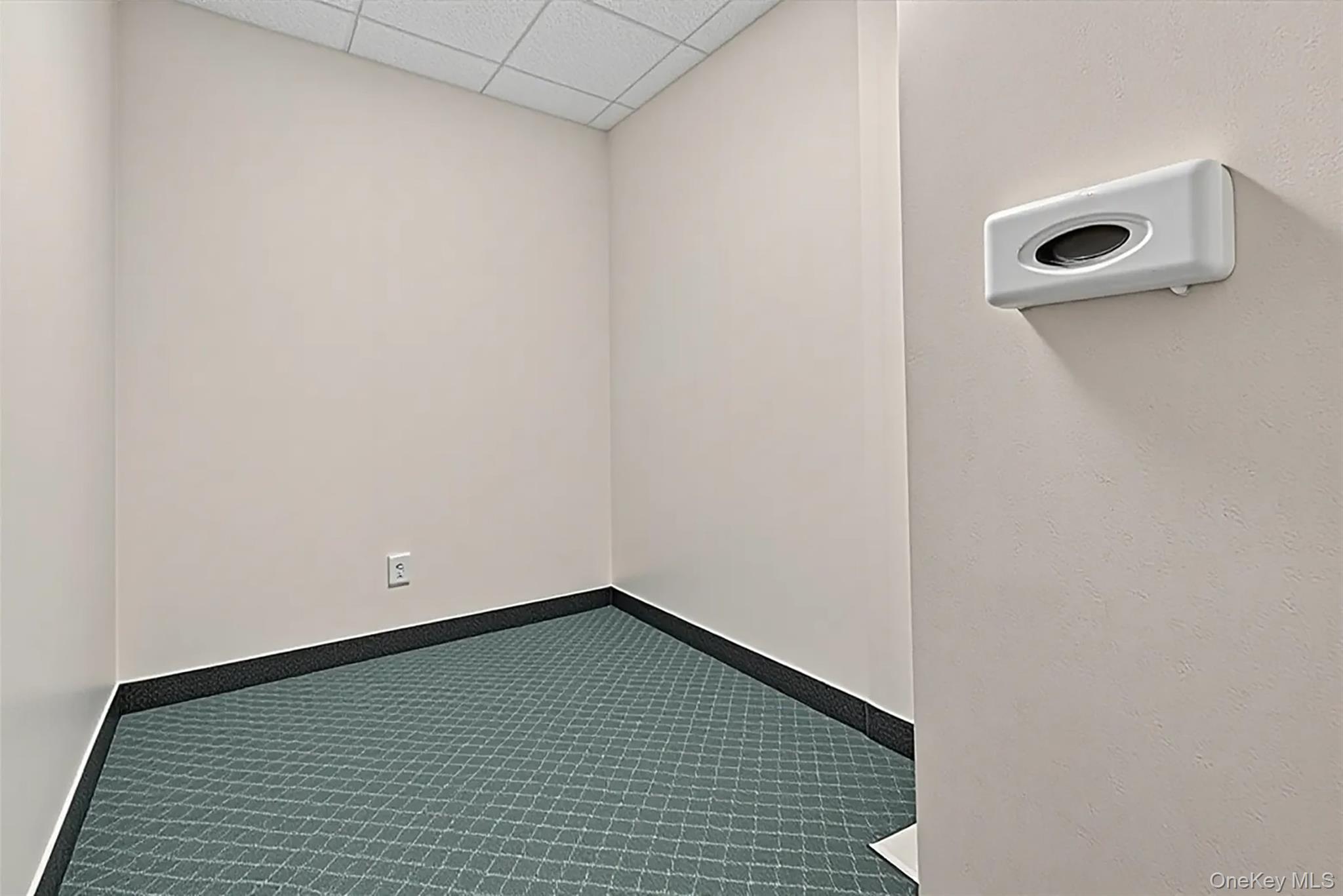 24-26 Liberty Square Mall – For Sale photo 24