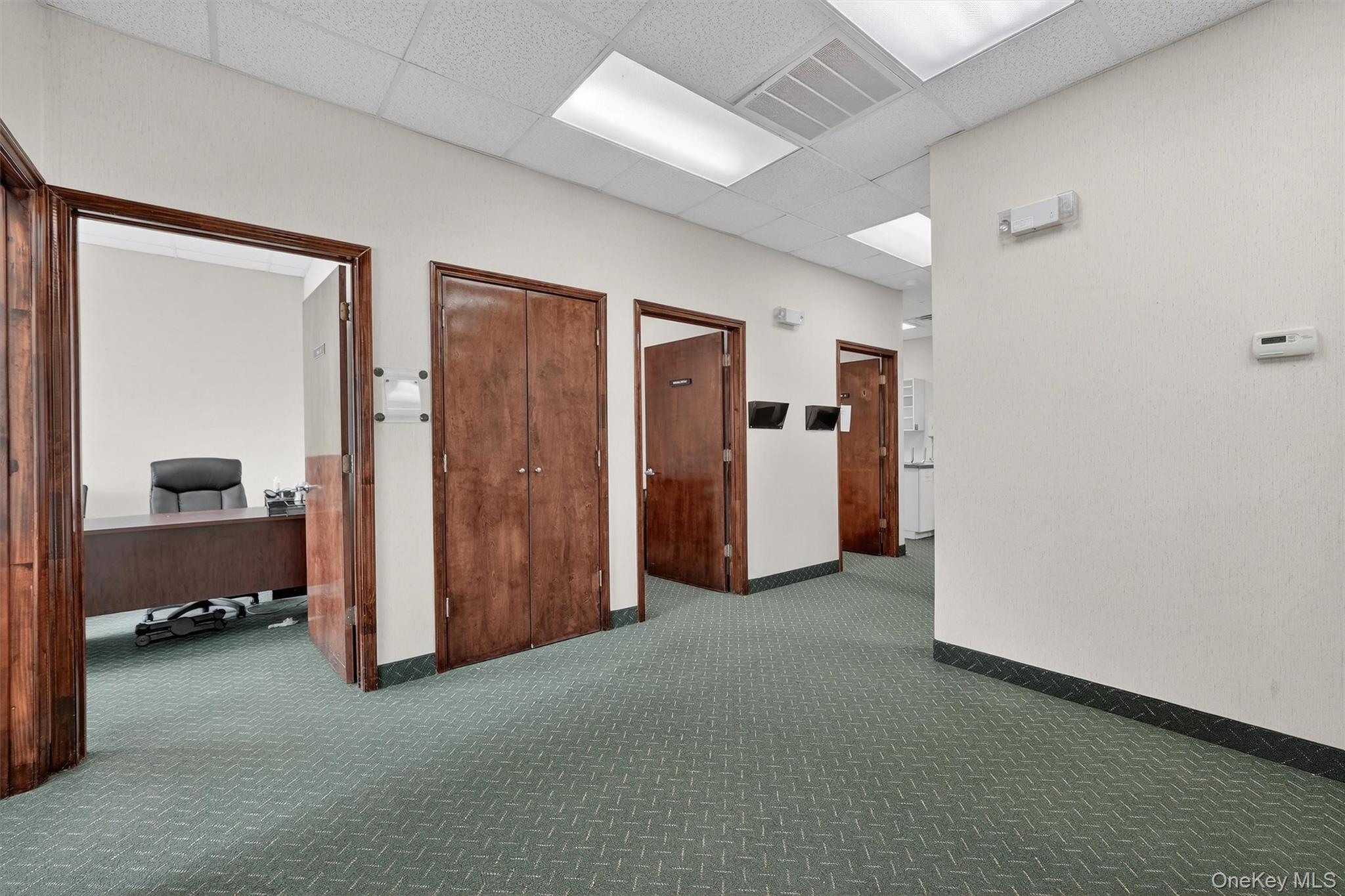 24-26 Liberty Square Mall – For Sale photo 12