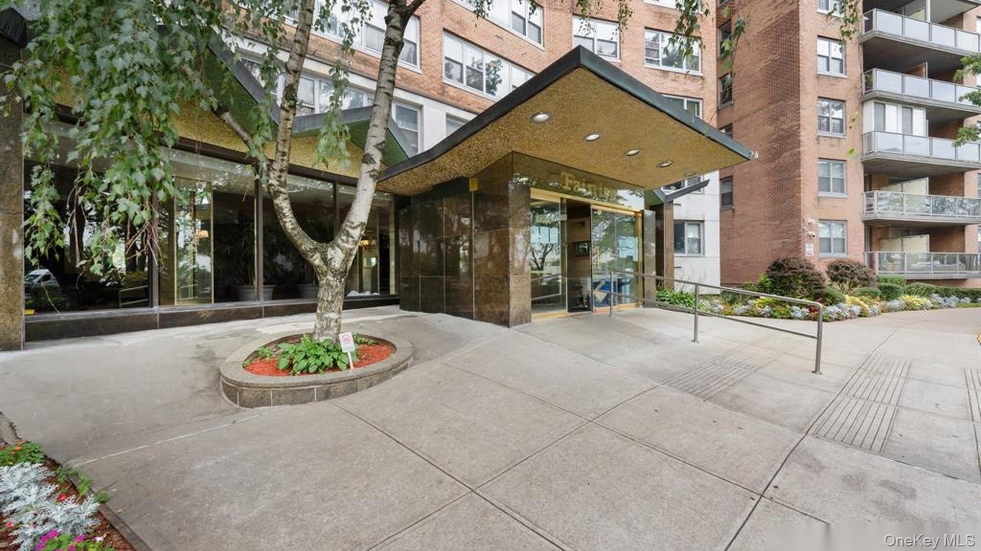 61-20 Grand Central Parkway, Unit C1102 photo 3