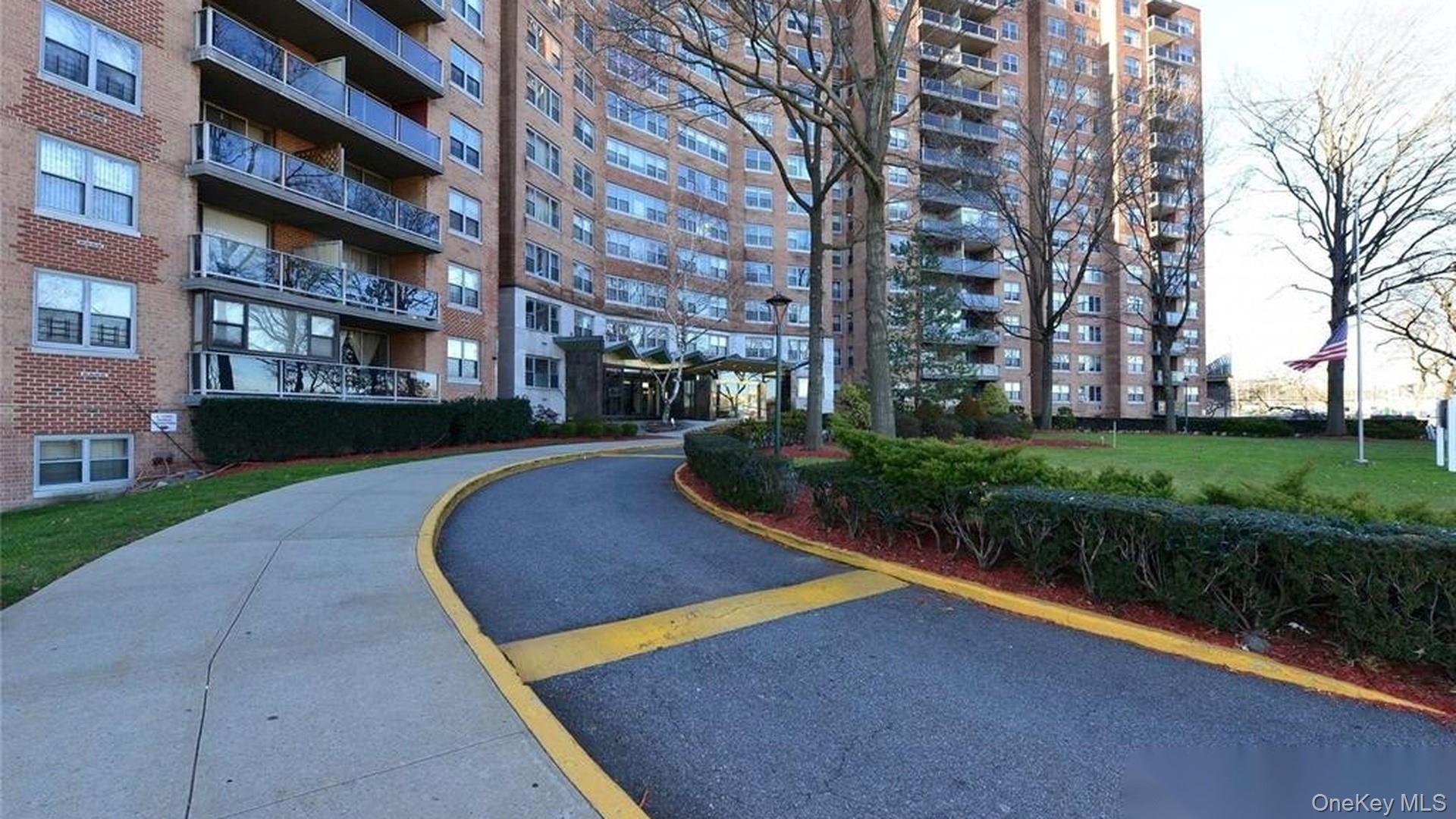 61-20 Grand Central Parkway, Unit C1102 photo 2
