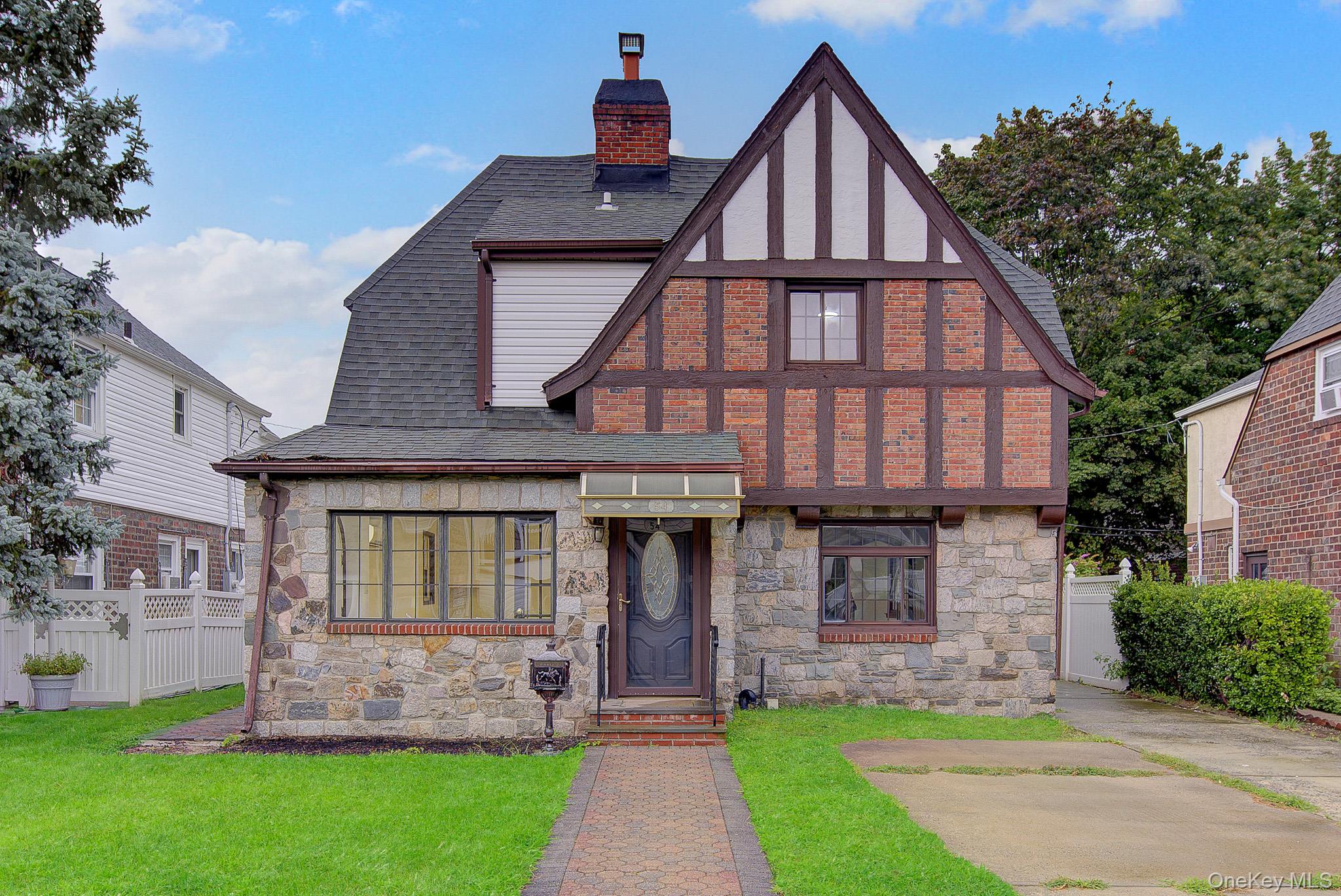 54 Surrey Lane – For Sale