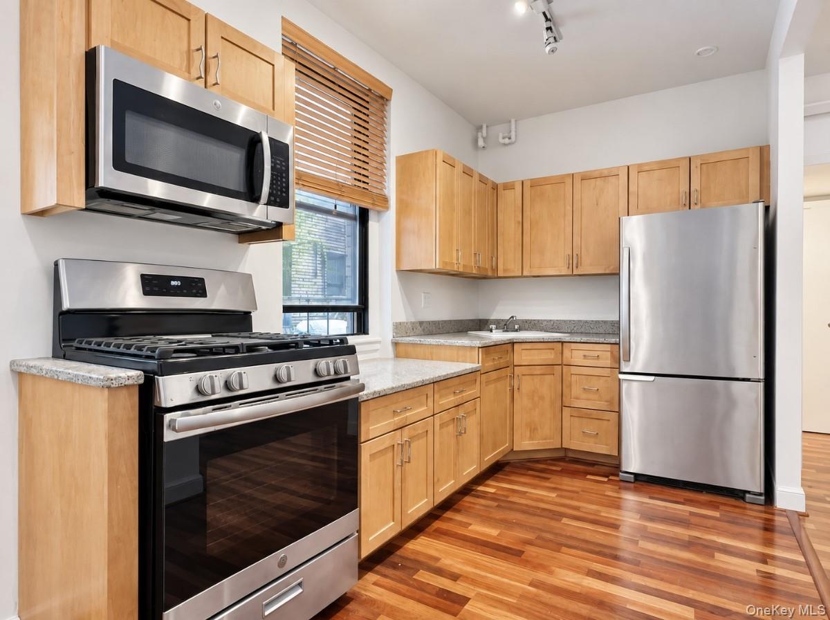 21-28 35 Street, Unit 1G photo 7