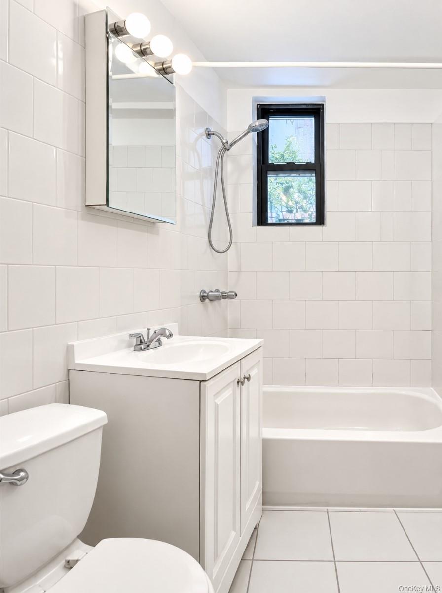 21-28 35 Street, Unit 1G photo 16