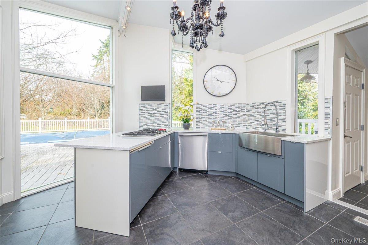 87 Soundview Drive – For Sale photo 22