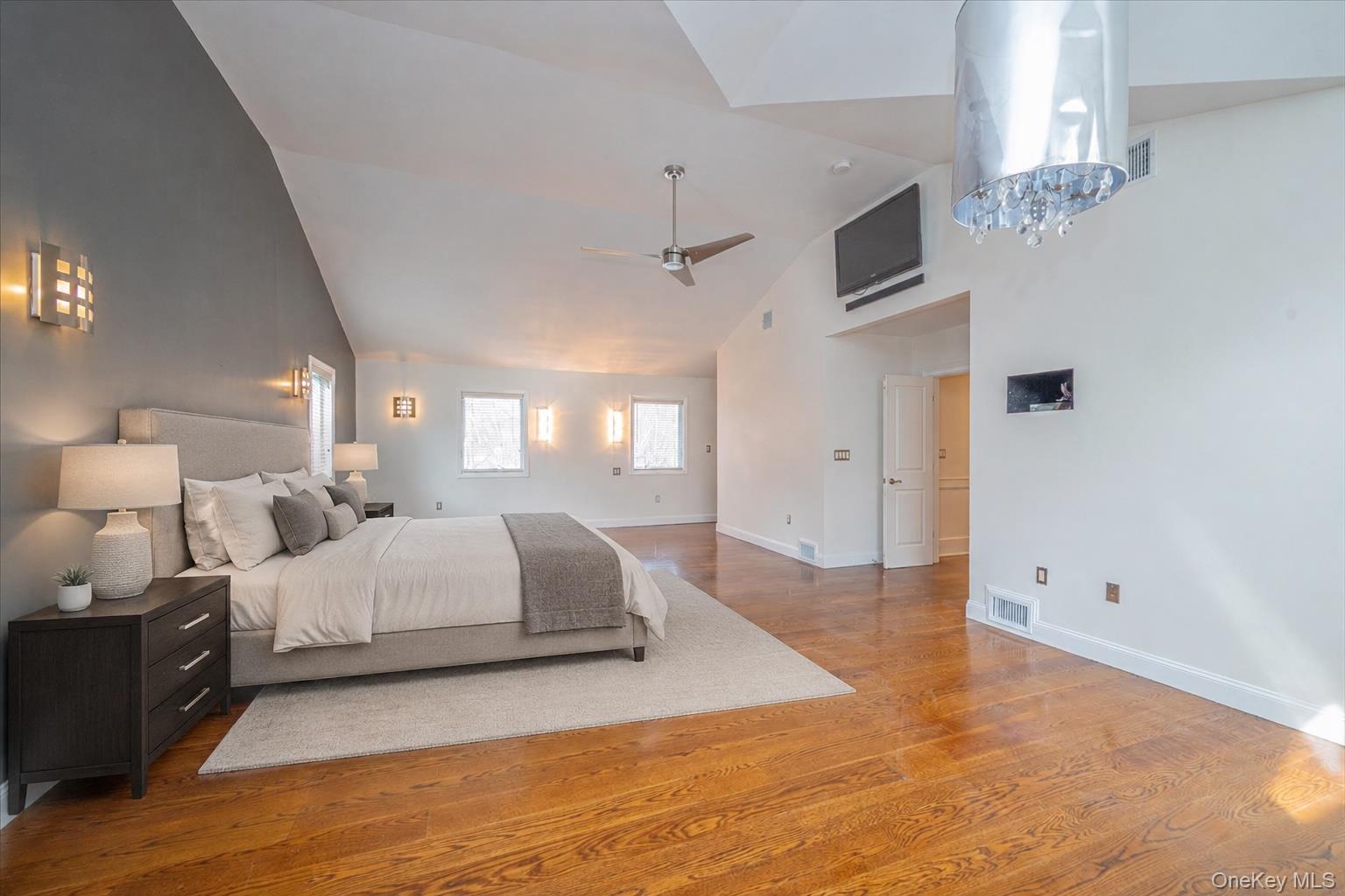 87 Soundview Drive – For Sale photo 10