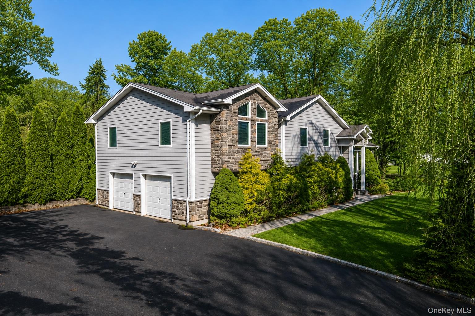 87 Soundview Drive – For Sale