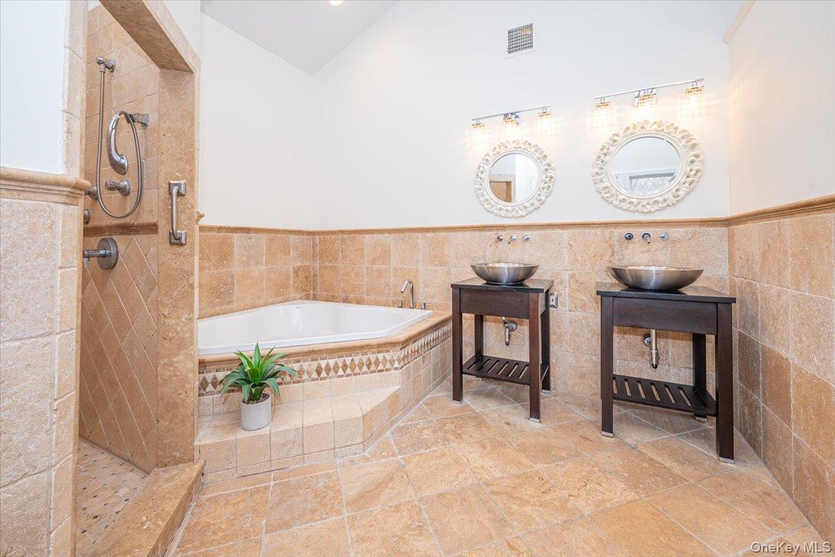 87 Soundview Drive – For Sale photo 31