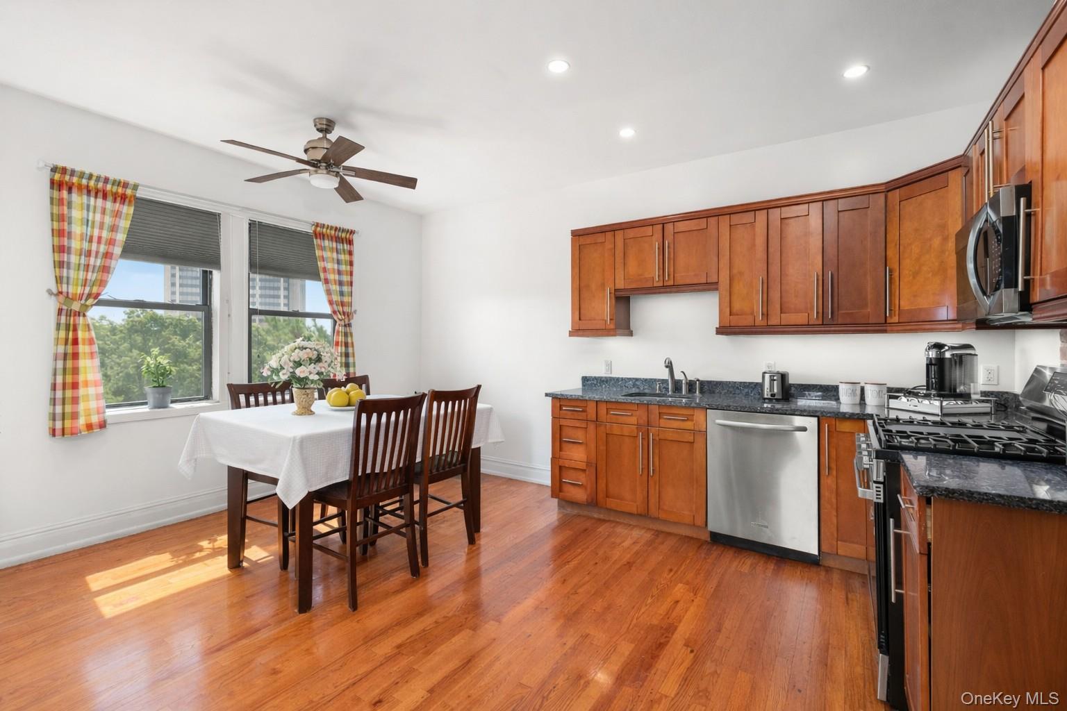 1 Franklin Avenue, Unit 6A photo 8